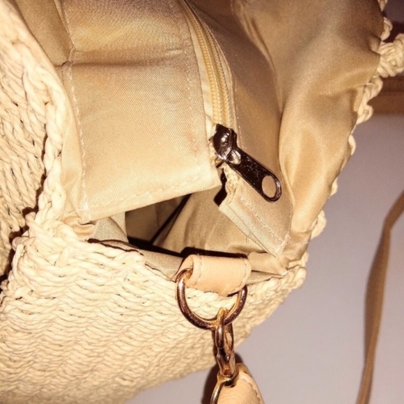 Hand Woven Straw bag - Picture 3 of 6